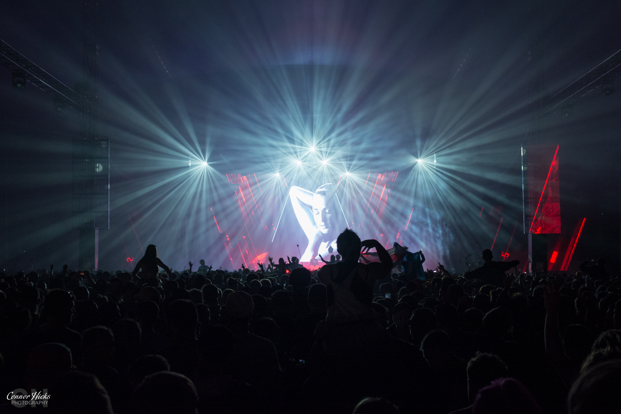 Armin-Van-Buuren-Crowd-Shot-Creamfields